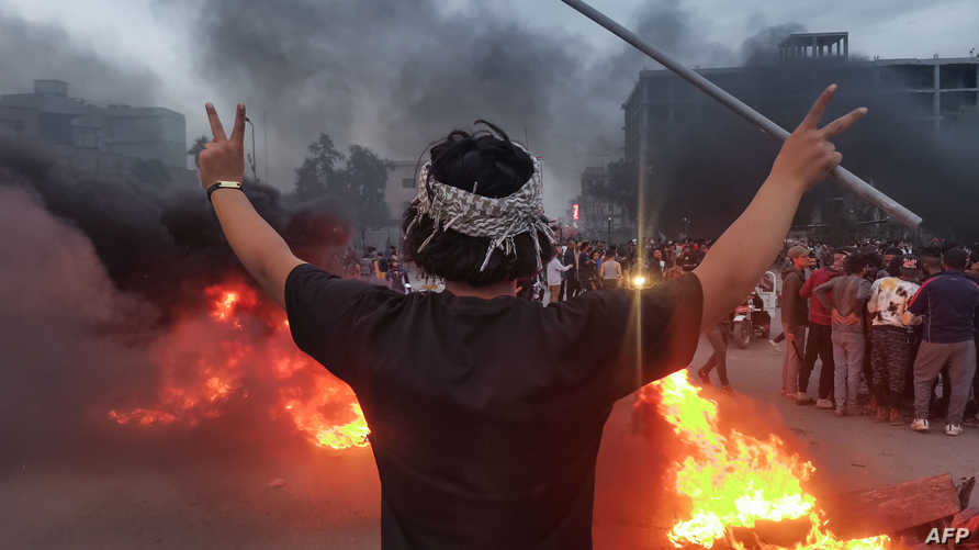 المتظاهرون المعارضون للحكومة استمروا بنصب خيامهم في ساحة الحبوبي، على الرغم من انسحاب معظم المحتجين في باقي المحافظات وبغداد منذ عدة أسابيع