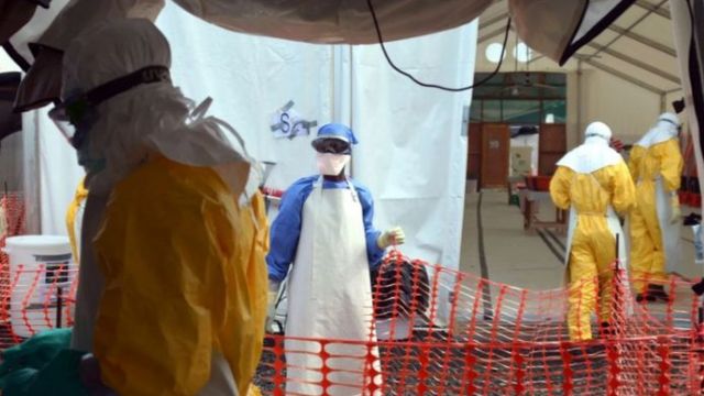 بدأ العمل على تحضير لقاح لفيروس إيبولا عام 2003، لكن اللقاح لم يصبح جاهزا للاستخدام سوى خلال فترة تفشي الفيروس بين عاميْ 2014 و2016