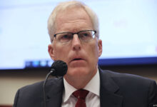 صورة ترامب يقيل إسبر ويعين مدير مكافحة الإرهاب وزيرا للدفاع بالإنابة