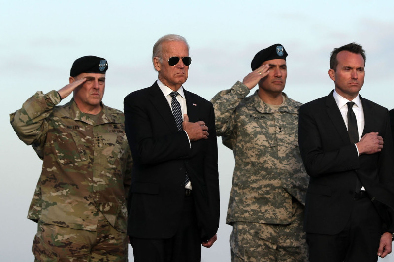 Army Chief of Staff General Mark Milley, Vice President Joe Biden, Major General Andrew P. Poppas, and Army Secretary Eric Fanning attend the transfer of a soldier who died of injuries sustained in Afghanistan in Illinois on Nov 15, 2016.